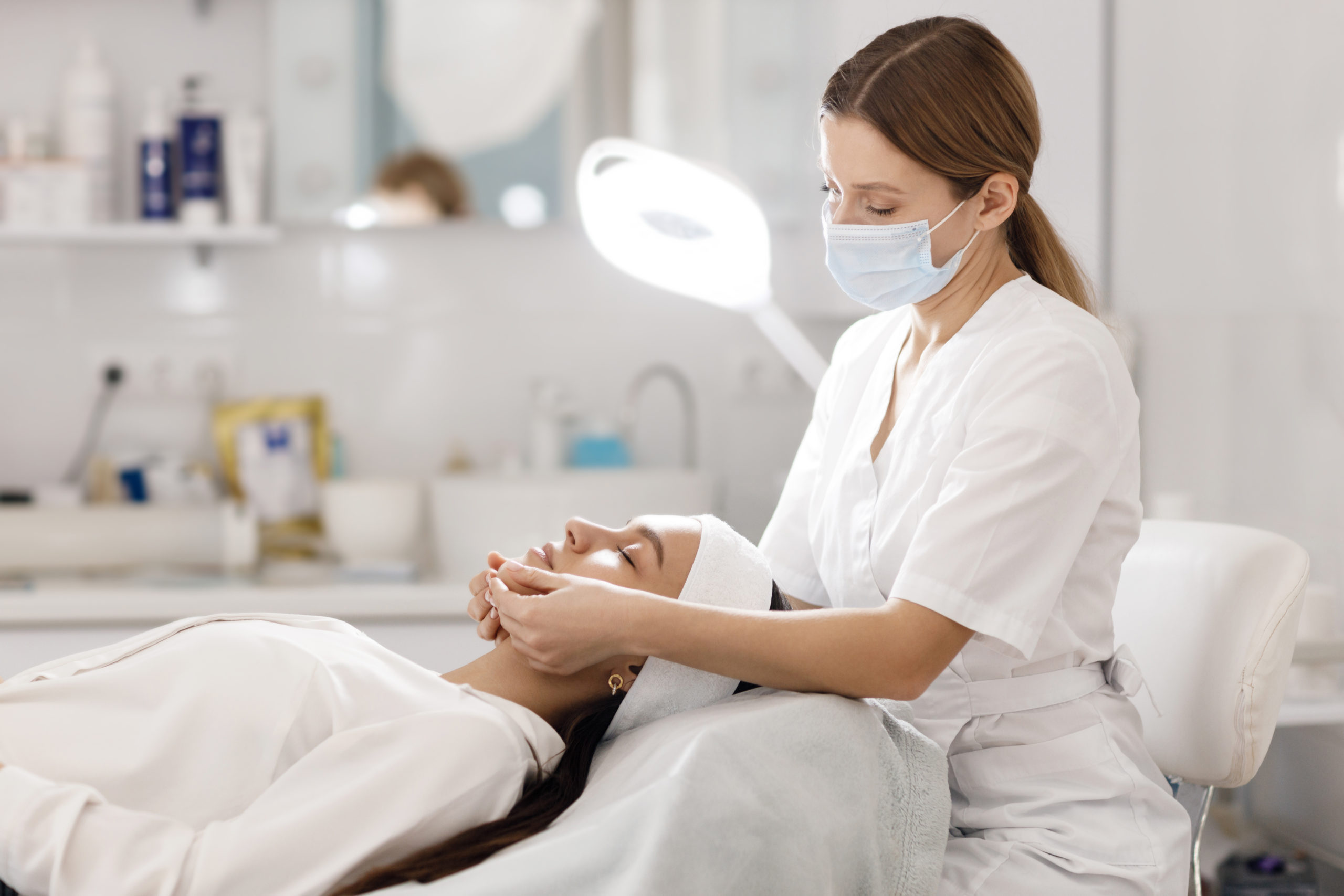 How Much Does a Cosmetologist Earn Abroad? - Blog - Europa.jobs