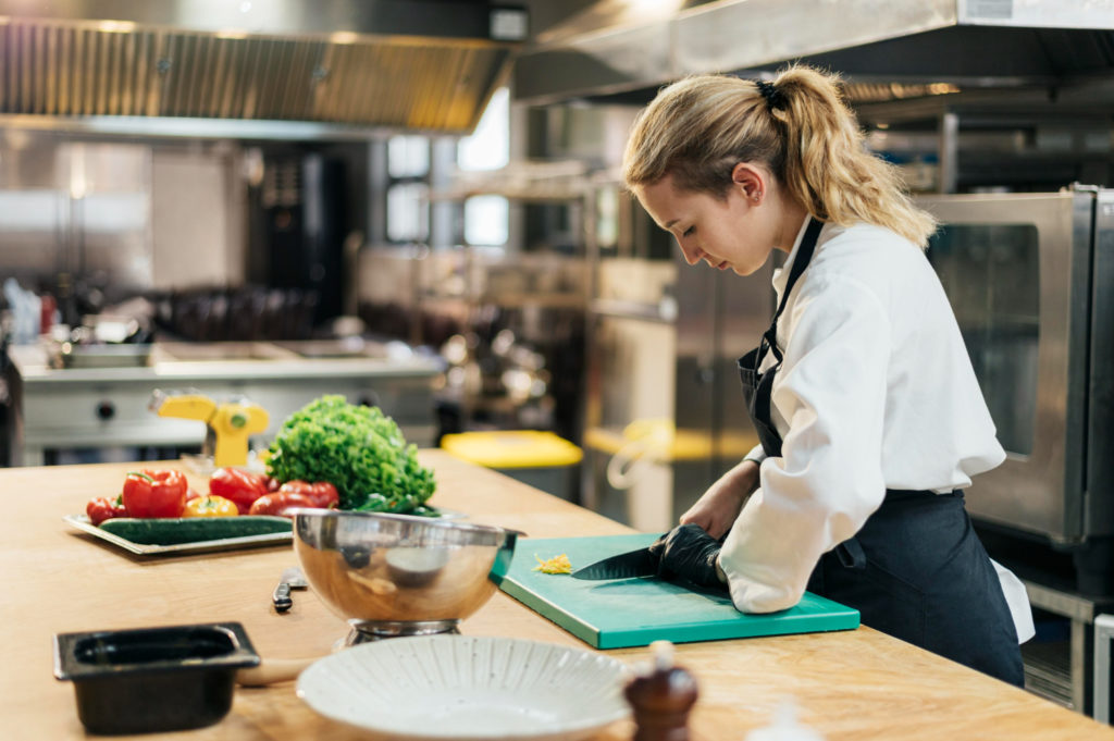 How much do gastronomy workers earn in EU countries? A guide to the salaries of chefs, waiters, and baristas