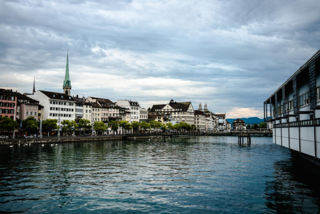 Working in Switzerland Without Knowing the Language – Is It Even Possible and How Much Can You Earn?