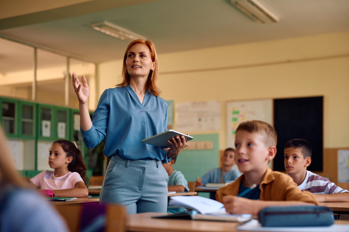 Ile zarabia nauczyciel w Polsce i Niemczech – porównanie płac i godzin pracy